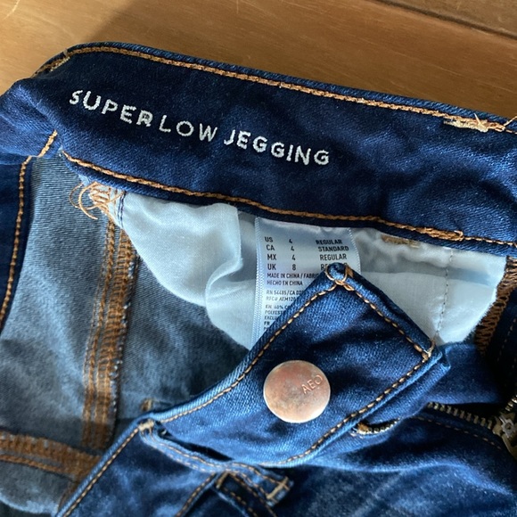 Women’s American Eagle Super Stretch Superlow Jegging - Picture 6 of 9